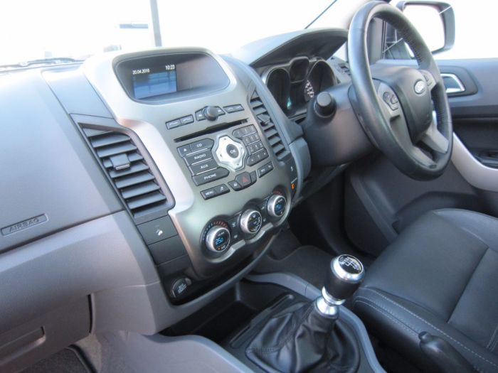 Ford Ranger Pick Up Double Cab Limited 2.2 TDCi 150 4WD - FULL LEATHER - SPORTS BARS - FSH Pick Up Diesel White